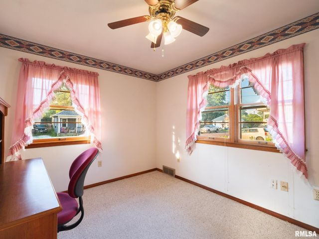 104 N 12TH Street, Pekin, IL 61554