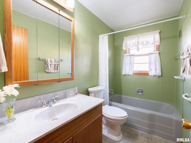 104 N 12TH Street, Pekin, IL 61554