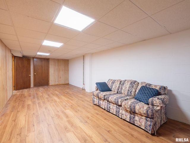 104 N 12TH Street, Pekin, IL 61554
