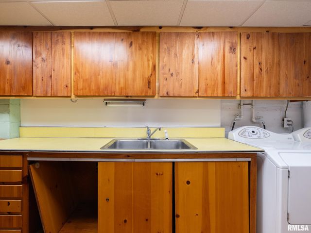 104 N 12TH Street, Pekin, IL 61554