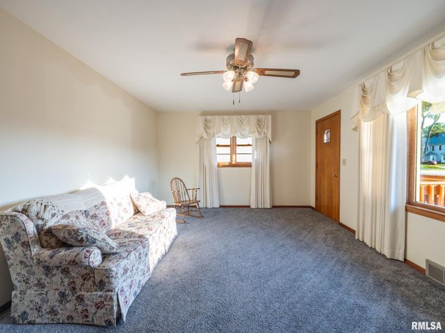 104 N 12TH Street, Pekin, IL 61554