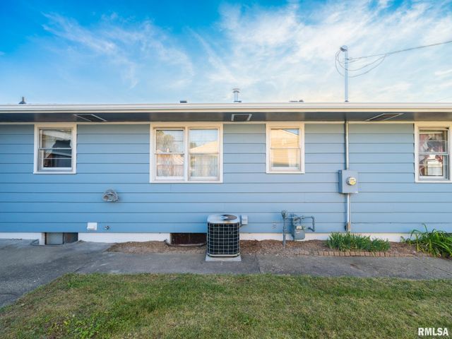 104 N 12TH Street, Pekin, IL 61554