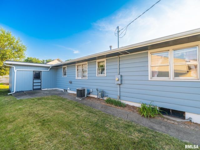 104 N 12TH Street, Pekin, IL 61554