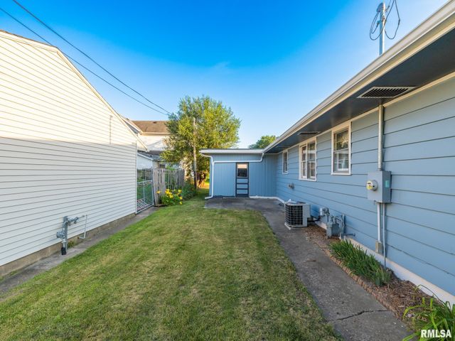 104 N 12TH Street, Pekin, IL 61554