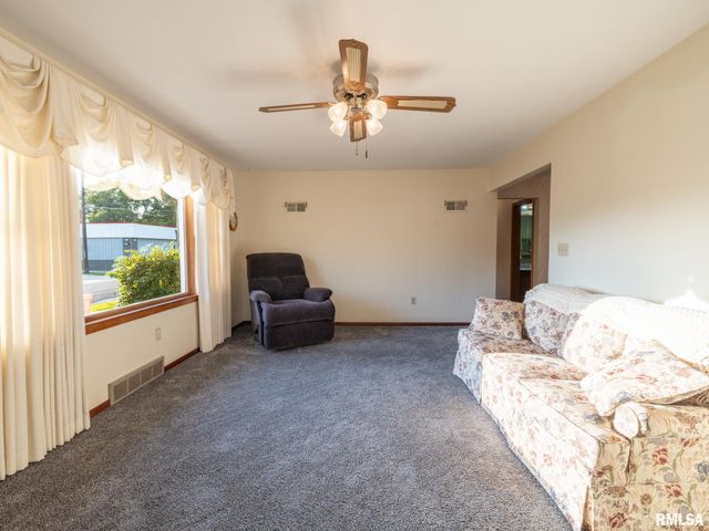 104 N 12TH Street, Pekin, IL 61554