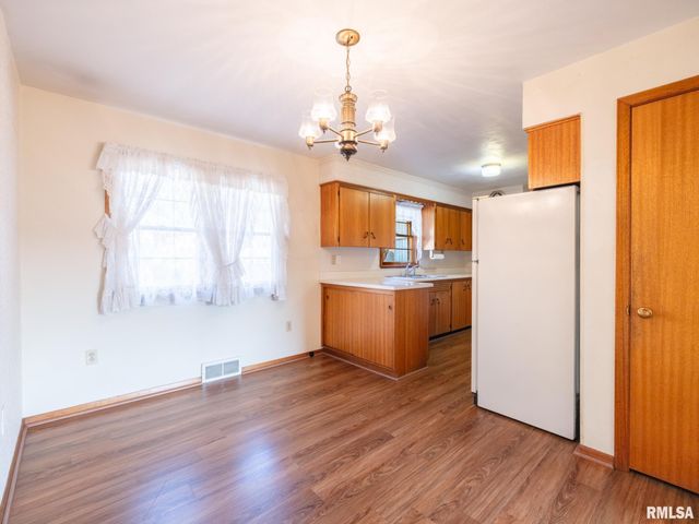 104 N 12TH Street, Pekin, IL 61554