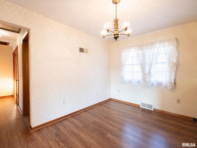 104 N 12TH Street, Pekin, IL 61554