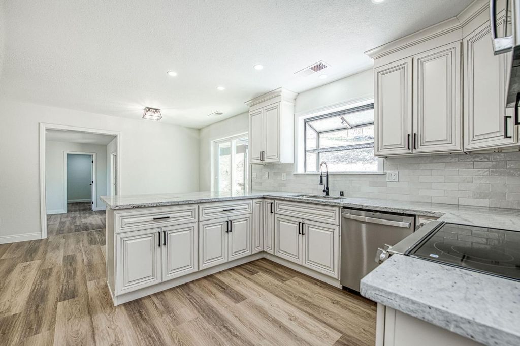 Image 12 of property listing at 43326 Seminole Court, Coarsegold, CA 93614