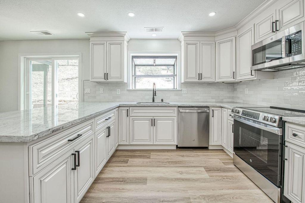 Image 13 of property listing at 43326 Seminole Court, Coarsegold, CA 93614