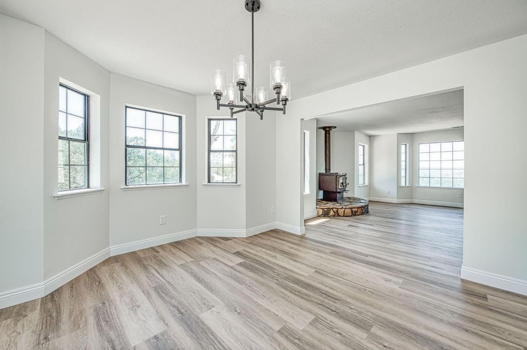 Image 17 of property listing at 43326 Seminole Court, Coarsegold, CA 93614