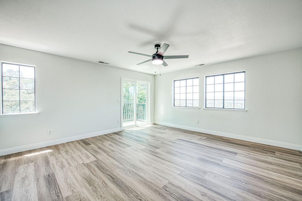 Image 25 of property listing at 43326 Seminole Court, Coarsegold, CA 93614