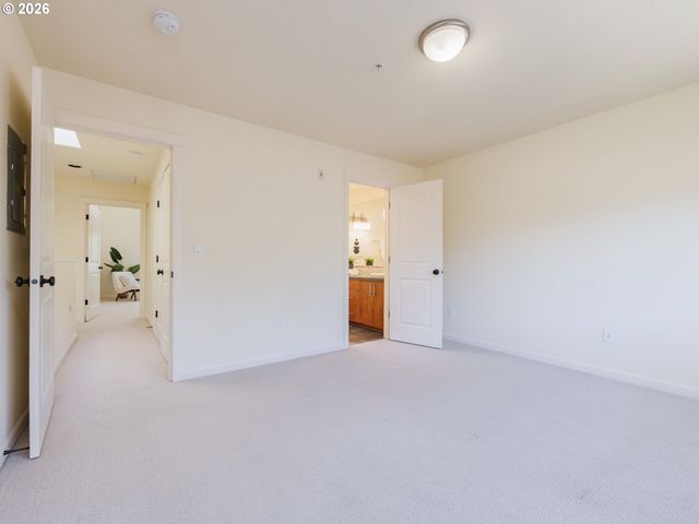 7940 Sw 31ST Ave 2, Portland, OR 97219