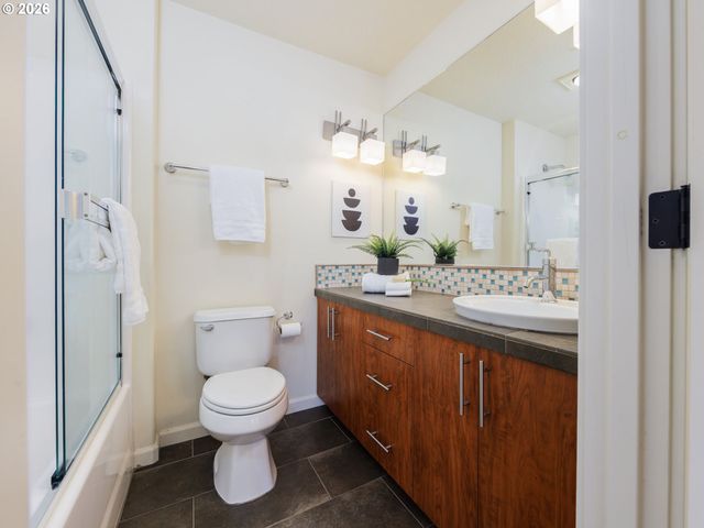 7940 Sw 31ST Ave 2, Portland, OR 97219