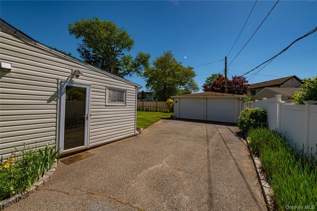 6 Virginia Lane, Bethpage, NY 11714