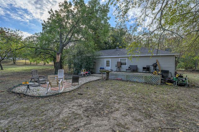 419 Walnut Grove Road, Whitewright, TX 75491