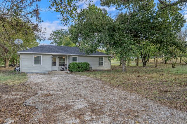 419 Walnut Grove Road, Whitewright, TX 75491