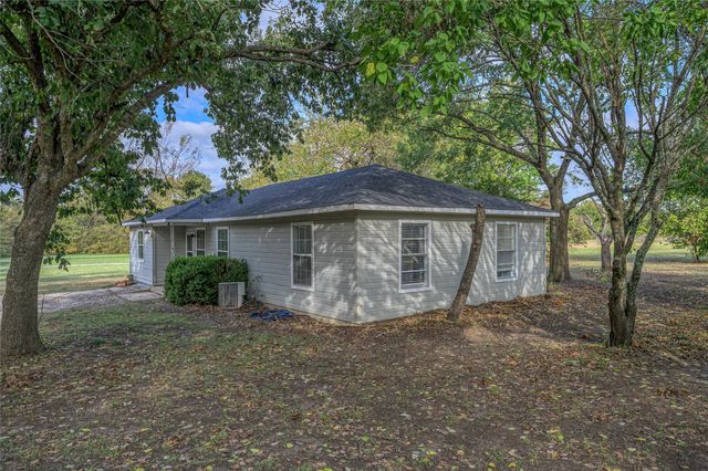 419 Walnut Grove Road, Whitewright, TX 75491