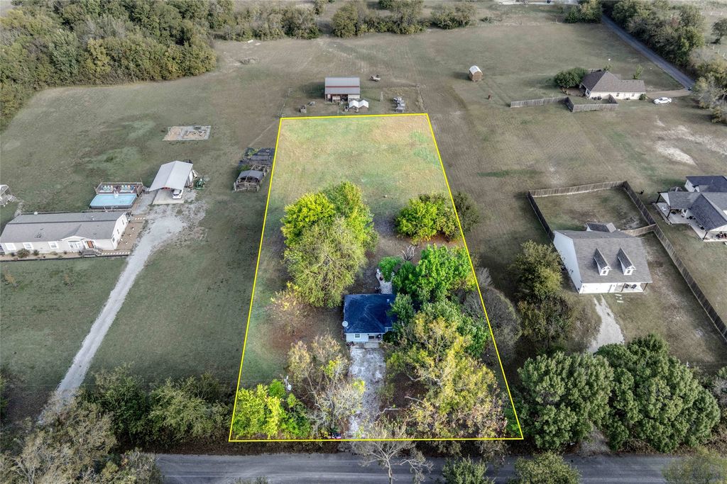 419 Walnut Grove Road, Whitewright, TX 75491