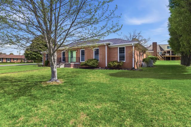 207 Oak Hill Dr, Lebanon, TN 37087