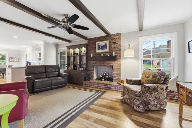 207 Oak Hill Dr, Lebanon, TN 37087