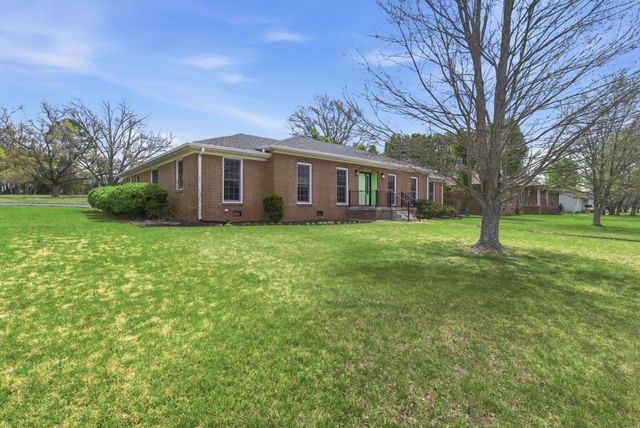 207 Oak Hill Dr, Lebanon, TN 37087