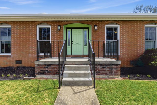 207 Oak Hill Dr, Lebanon, TN 37087