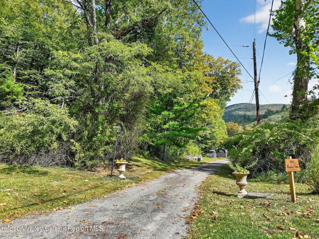 4868 New York 212, Willow, NY 12495