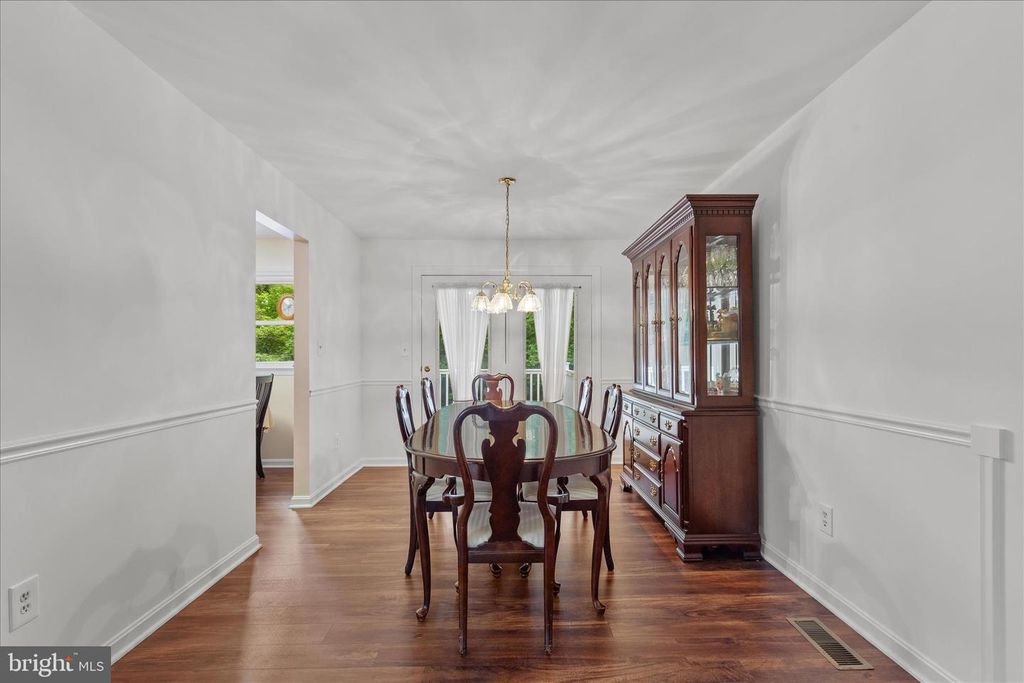 Image 7 of property listing at 4111 PINEWOOD TER, Chesapeake Beach, MD 20732