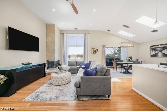 855 Valley Brook Ave B, Lyndhurst Twp., NJ 07071