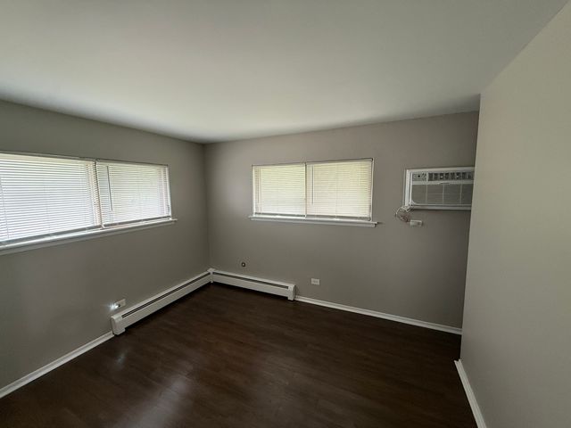 13 Scotdale Road 3, La Grange Park, IL 60526
