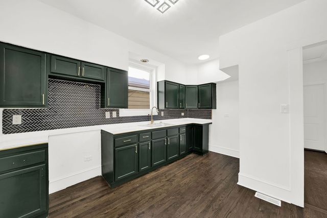11440 S Indiana Avenue, Chicago, IL 60628
