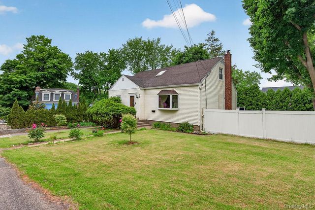 36 Heatherdell Road, Ardsley, NY 10502