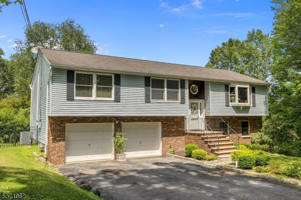 16 Argus St, Butler Boro, NJ 07405