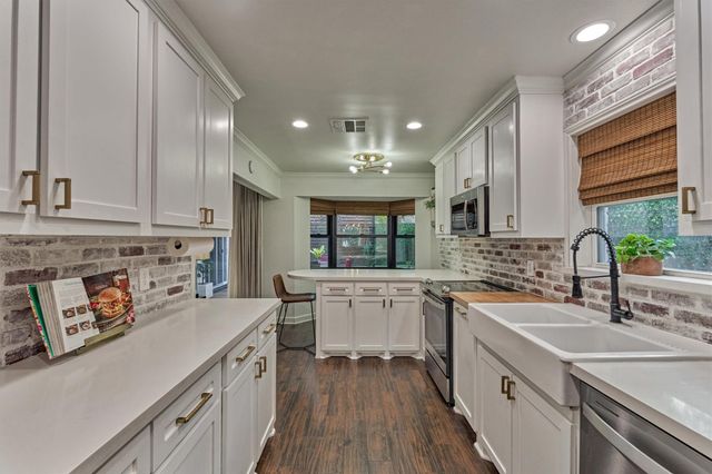49 N Deerfoot Circle, The Woodlands, TX 77380
