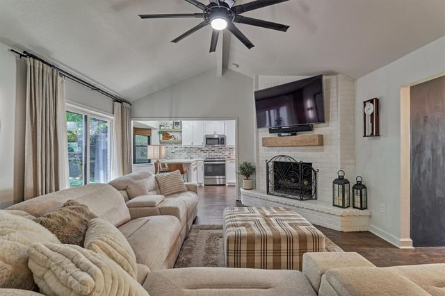 49 N Deerfoot Circle, The Woodlands, TX 77380