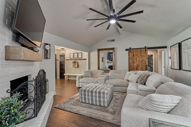 49 N Deerfoot Circle, The Woodlands, TX 77380