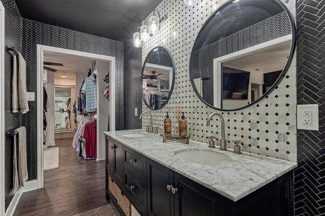 49 N Deerfoot Circle, The Woodlands, TX 77380