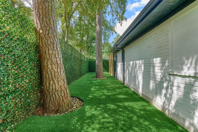 49 N Deerfoot Circle, The Woodlands, TX 77380