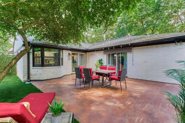 49 N Deerfoot Circle, The Woodlands, TX 77380