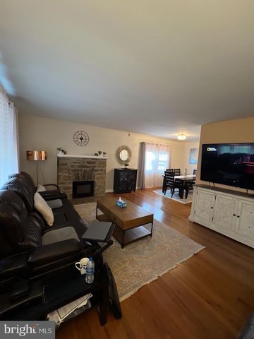 2201 LOTT AVENUE, Philadelphia, PA 19115