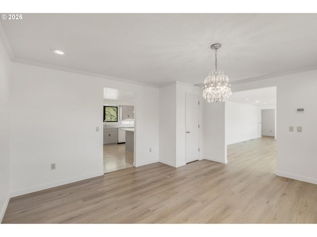 1386 ARCADIA Dr, Roseburg, OR 97470