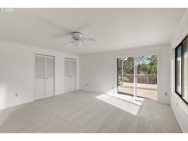 1386 ARCADIA Dr, Roseburg, OR 97470