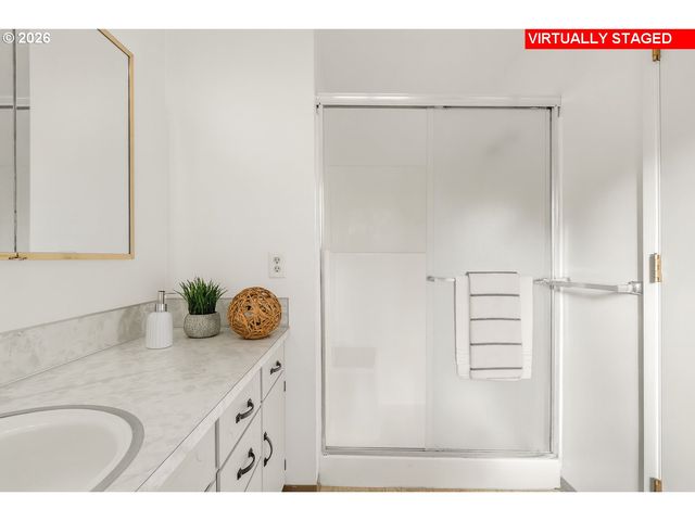 1386 ARCADIA Dr, Roseburg, OR 97470