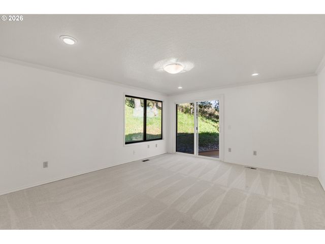 1386 ARCADIA Dr, Roseburg, OR 97470