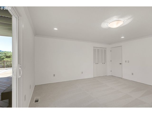 1386 ARCADIA Dr, Roseburg, OR 97470