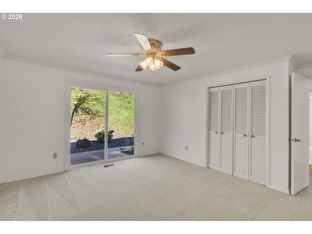 1386 ARCADIA Dr, Roseburg, OR 97470