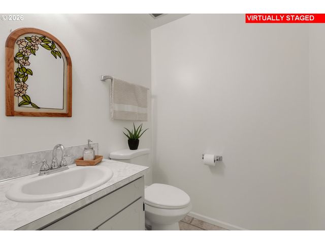 1386 ARCADIA Dr, Roseburg, OR 97470