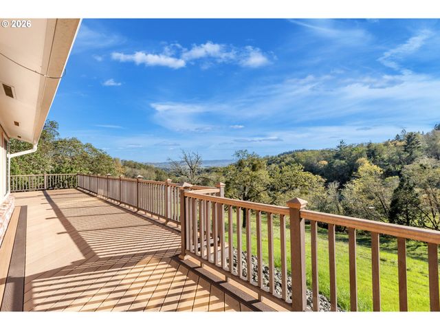 1386 ARCADIA Dr, Roseburg, OR 97470