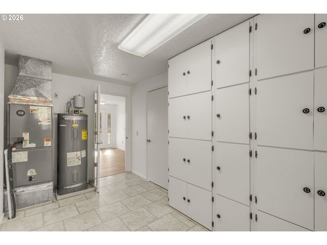 1386 ARCADIA Dr, Roseburg, OR 97470