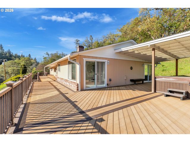 1386 ARCADIA Dr, Roseburg, OR 97470